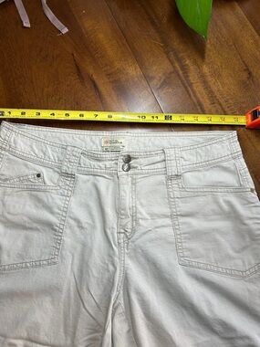 Royal Robbins Women's Light Khaki Capris with Double Button Waist